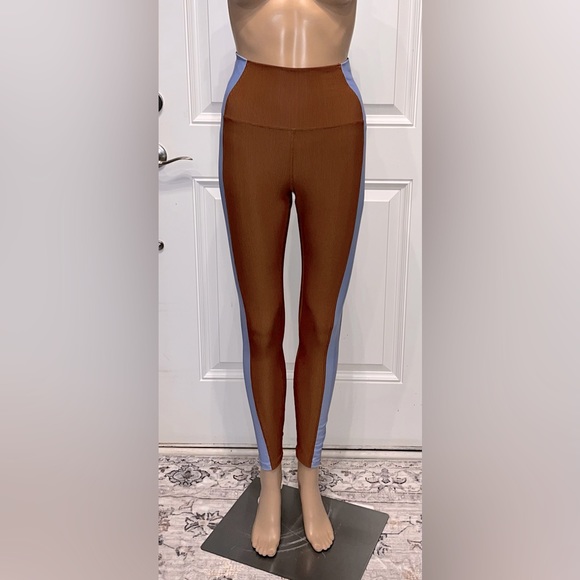 Beach Riot Side Strips Leggings Never Worn - Picture 1 of 6